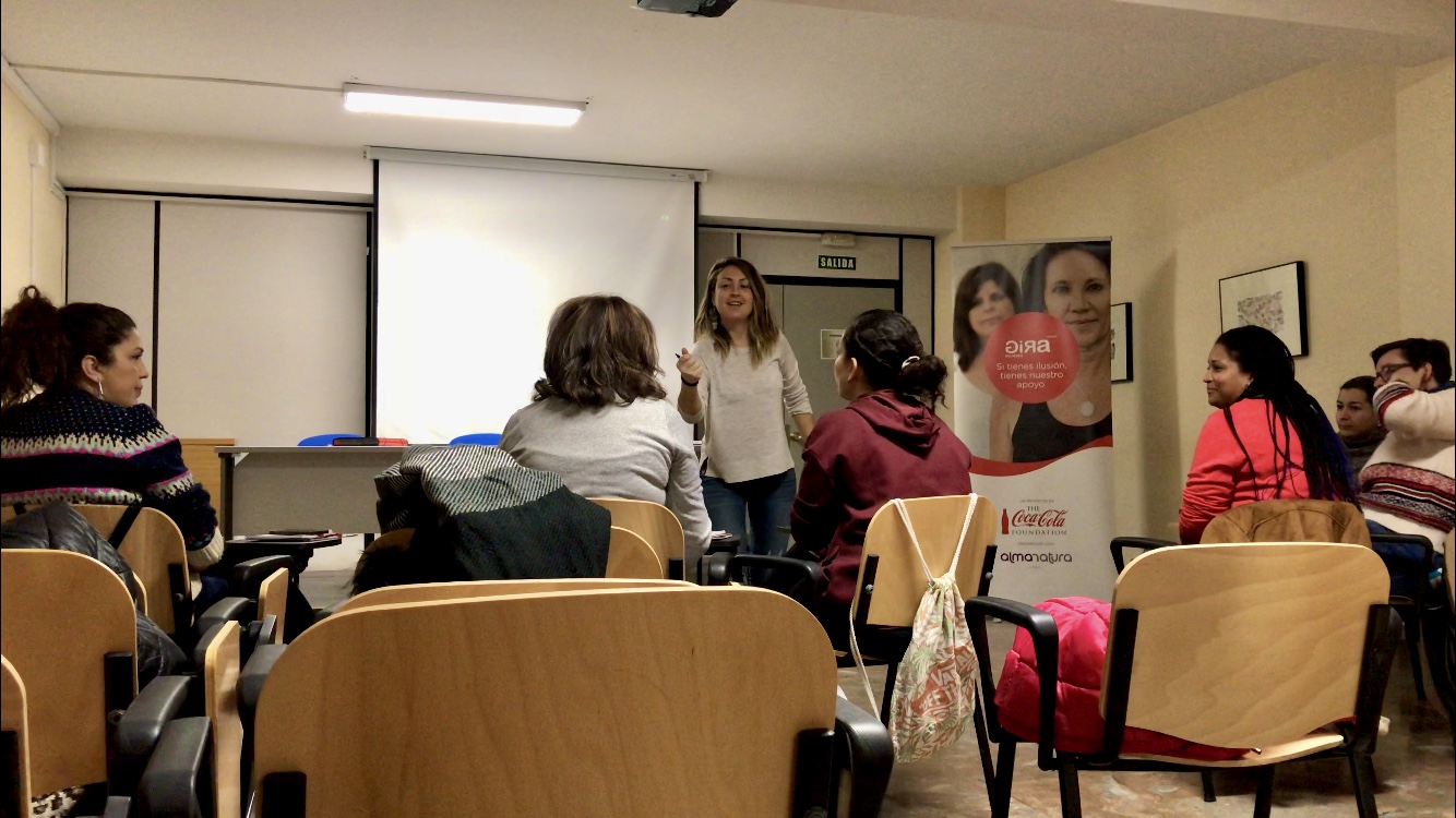 Elisabet G. Borrell dando formación